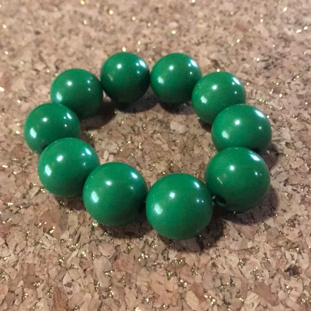 VTG Kelly green gum ball beaded bracelet